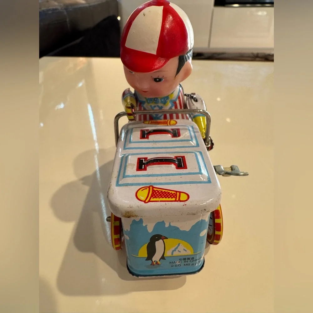 Vintage Wind Up Tin Toy Ice Cream Cart vendor - Works great! - Picture 4 of 8